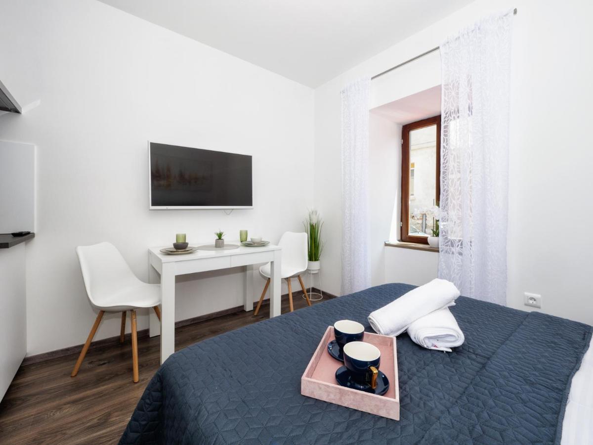Arena Delight Studio Apartments Пула Экстерьер фото